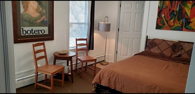 Building Photo - 905 New St