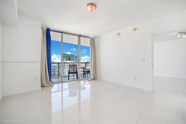 Building Photo - 465 Brickell Ave