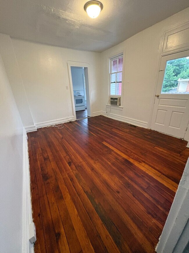 Building Photo - Spacious 2 Bedroom, 2nd Floor Apartment Near York College-York City SD