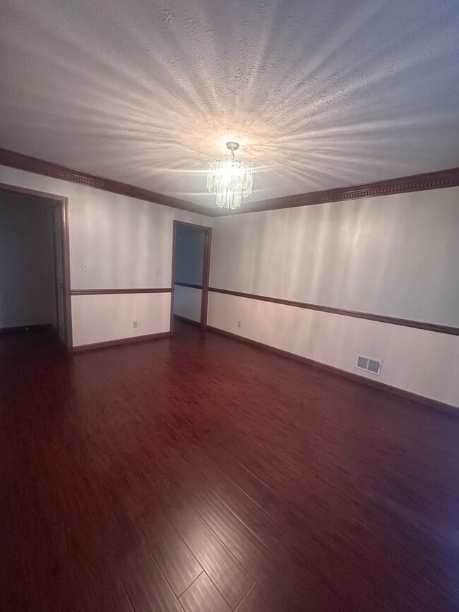 Building Photo - 1002 Juniper Springs Dr