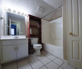 Building Photo - 1452 Middleborough Ct