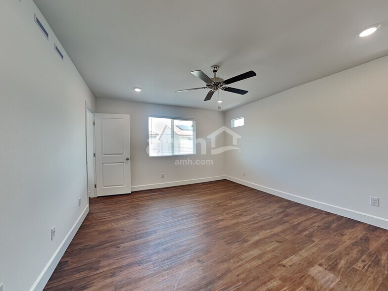 Building Photo - 2726 Fierce Star Ave