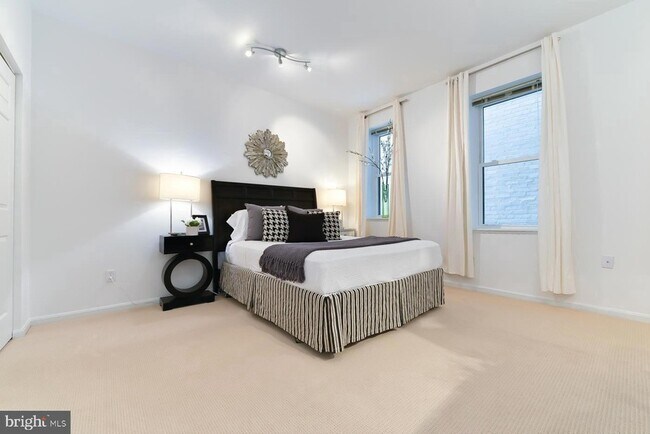 Building Photo - 1843 Mintwood Pl NW