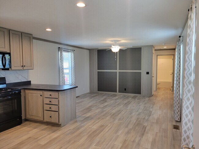 Building Photo - 9634 Seaway Dr