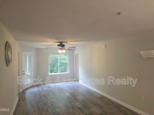 Building Photo - 1411 Collegiate Cir