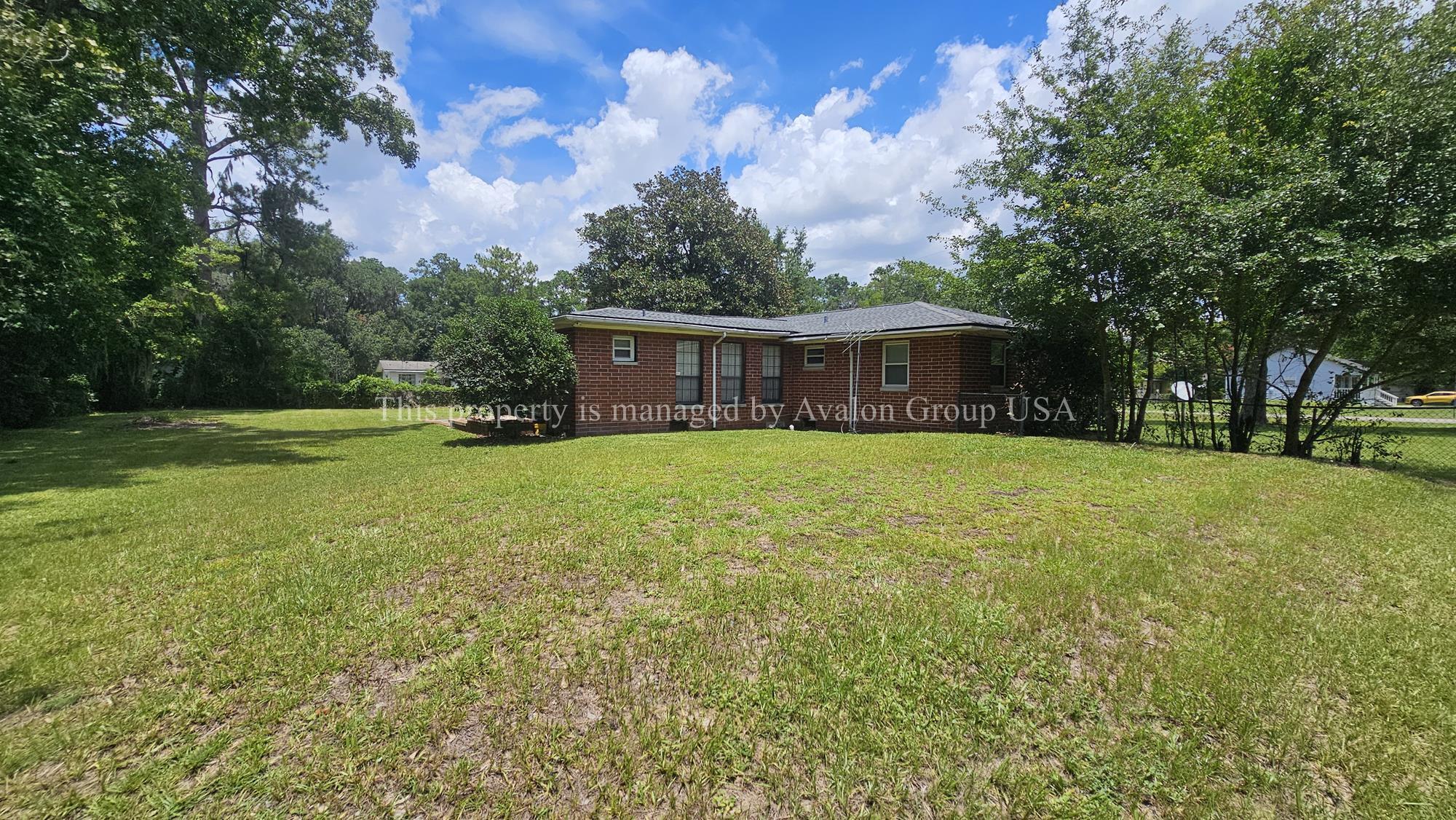 Building Photo - 2052 Lake Weir Ave