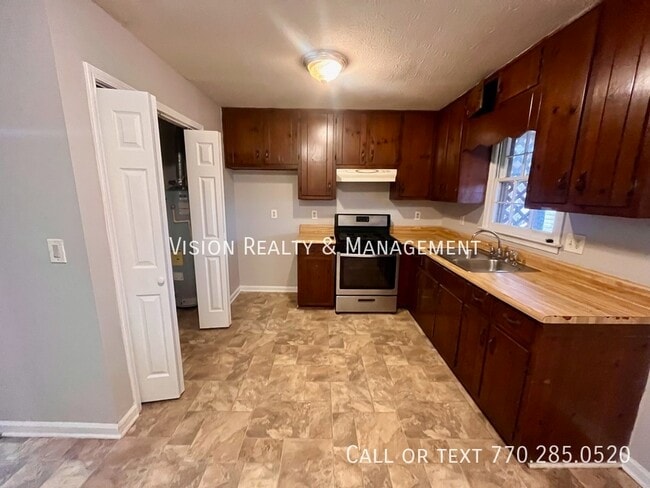 Building Photo - 270 Sage Dr