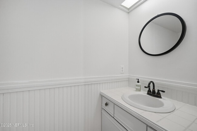 Building Photo - 600 First St