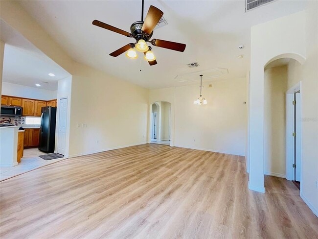 Building Photo - 935 Lascala Dr