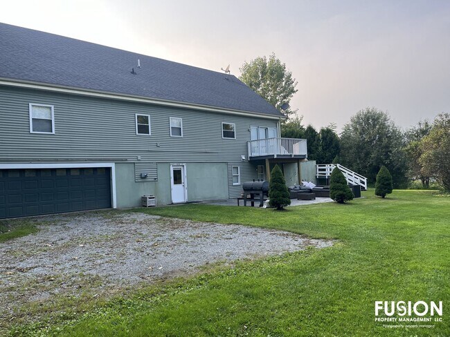Building Photo - 2331 Oak Hill Rd