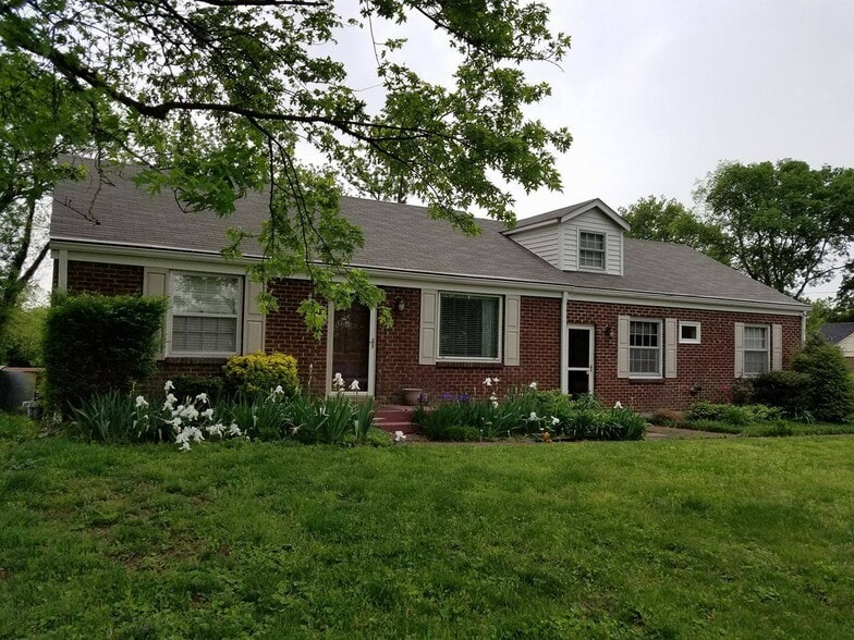 Building Photo - 4015 Moss Rose Dr