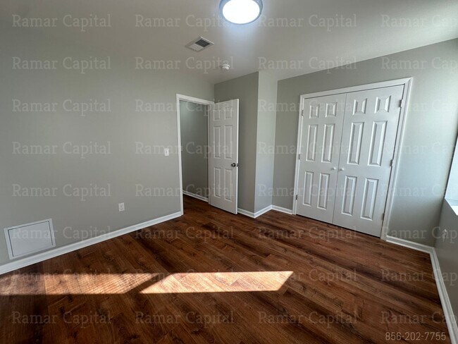 Building Photo - 451 Line St