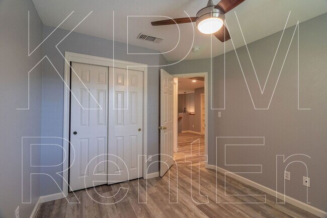 Building Photo - 6221 Crestview Cir