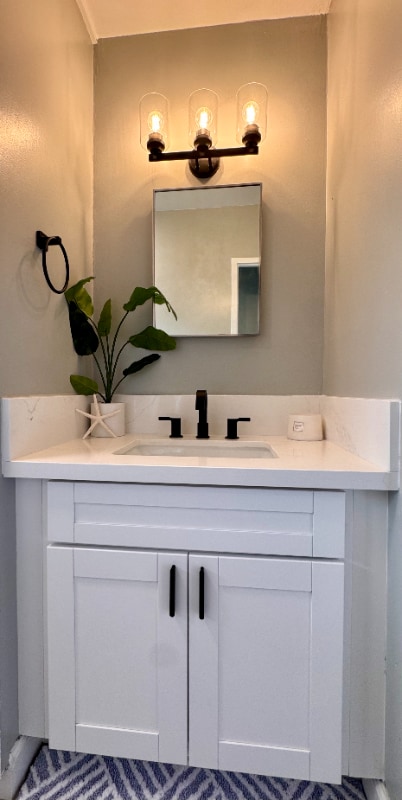 Building Photo - 722 University Ave