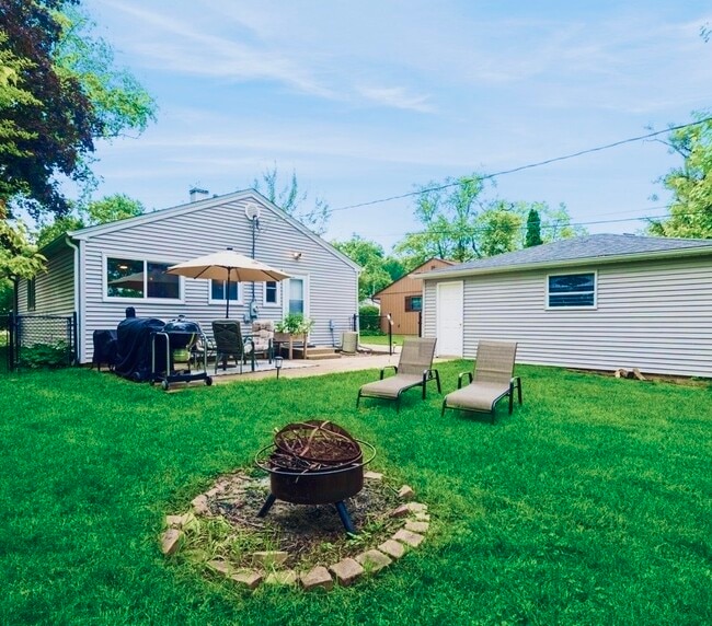 Building Photo - 24 Johnathan Rd