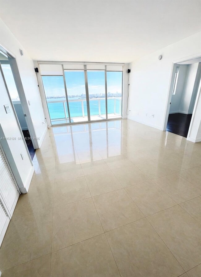 Building Photo - 1800 N Bayshore Dr