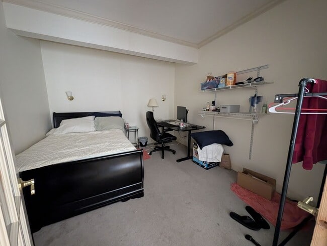 Building Photo - 3246-3246 N Oakland Ave