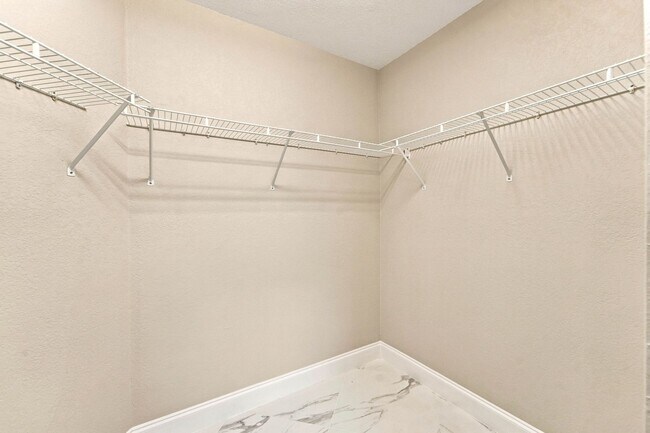 Building Photo - 3708 Kent Dr