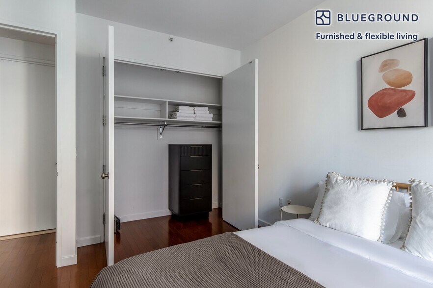 Building Photo - 1600 Broadway-FL19-ID1333