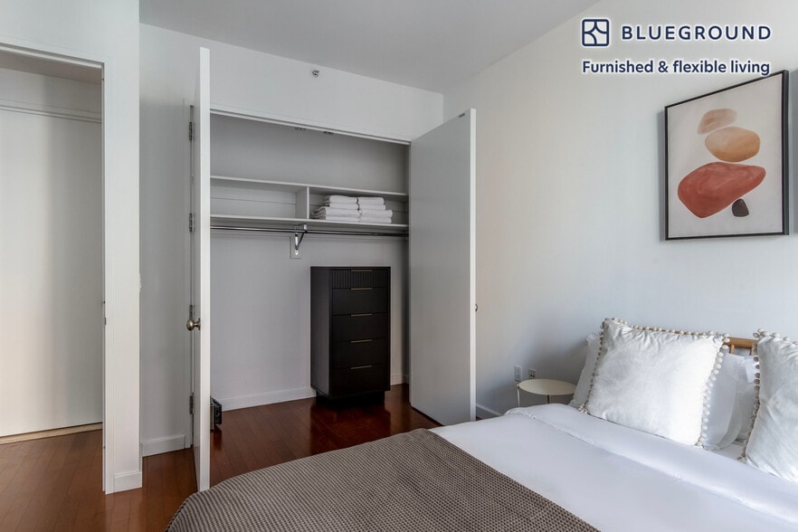 Building Photo - 1600 Broadway-SI FL19-ID1333