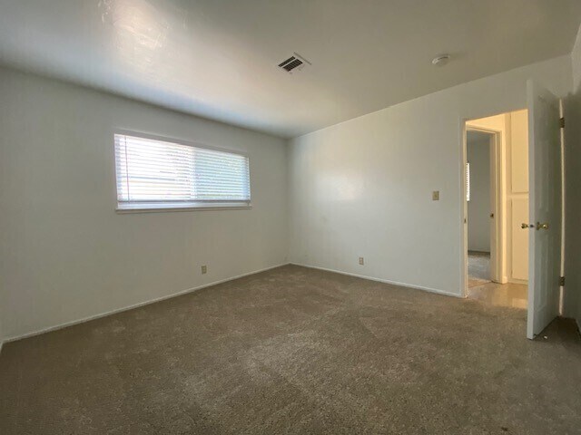 Building Photo - Beautiful Duplex in Rockin, CA!