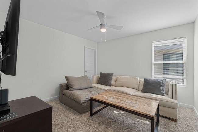 Building Photo - 409 Deer Path Lp