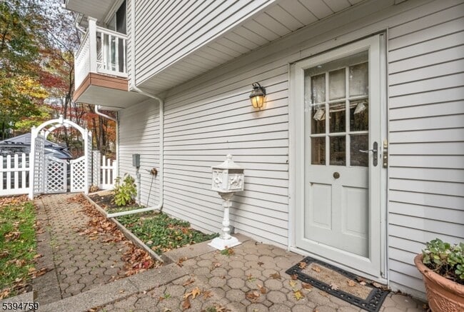 Building Photo - 612 High Mountain Rd