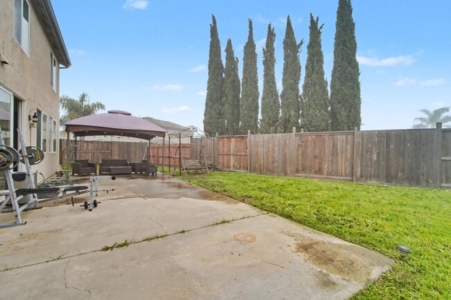 Building Photo - Spacious 3-Bedroom Home in Desirable Olivehurst Neighborhood