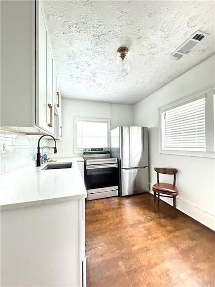 Building Photo - 52 Delmont Dr NE