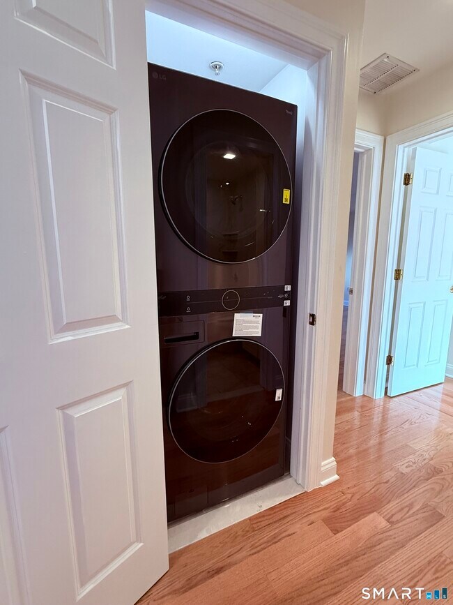 Building Photo - 1707 Summer St