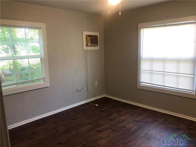 Building Photo - 1706 Circle Dr