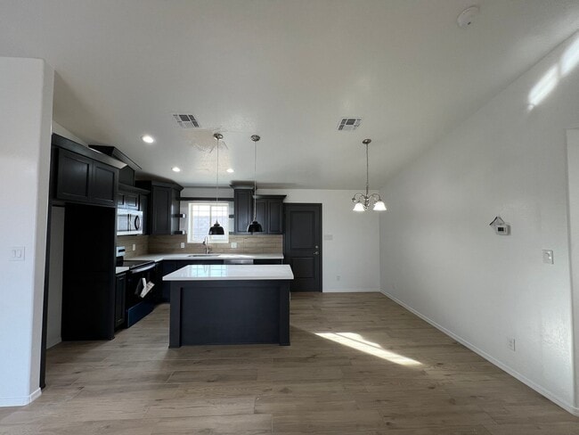 Building Photo - NEWER 3 BEDROOM HOME!