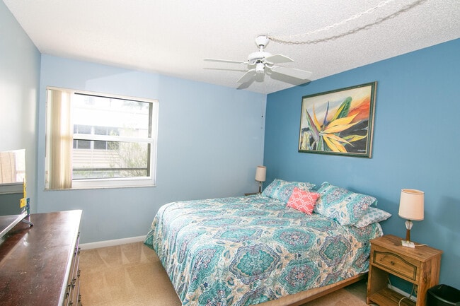 Building Photo - 39 Burgundy A