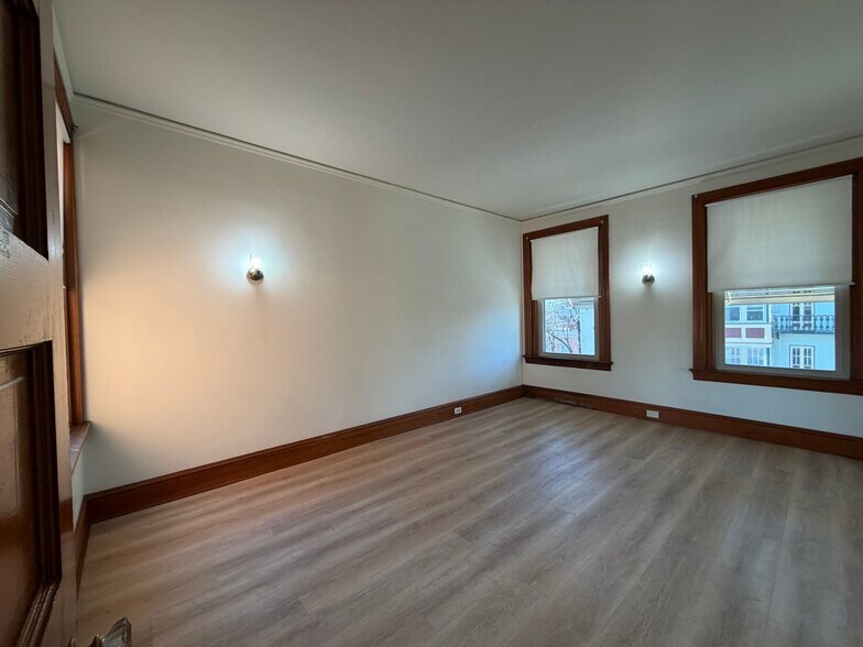 Building Photo - 3 E Chestnut St