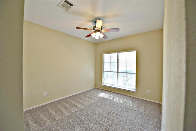 Building Photo - 1110 Henderson Dr