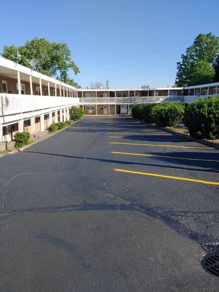 Building Photo - 7560 Mentor Ave