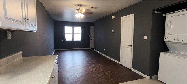 Building Photo - 2640 SW 31st Pl
