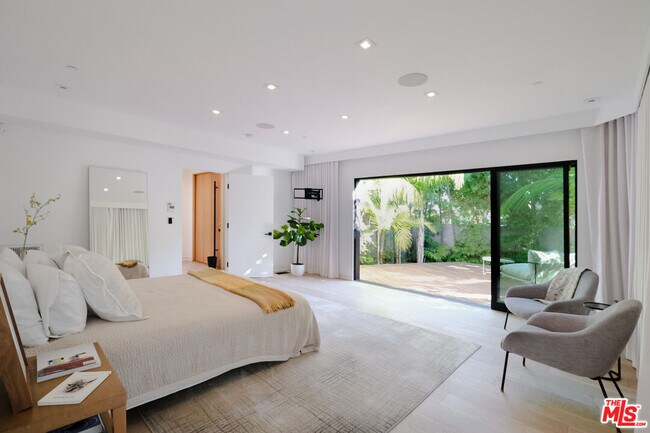 Building Photo - 627 Sunset Ave