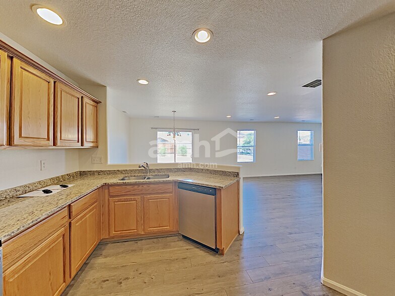Building Photo - 816 Ponderosa Ln