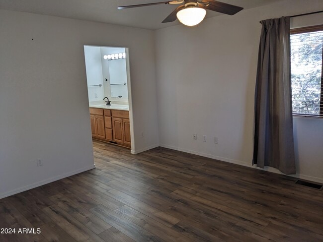 Building Photo - 705 W St Moritz Dr