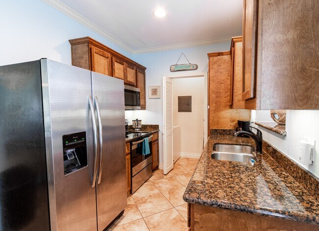 Building Photo - 7000 Seawall Blvd