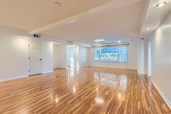 Building Photo - 13003 S Madrone Trail