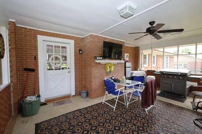 Building Photo - 3874 Camellia Dr