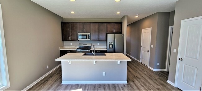 Building Photo - 2158 Ottawa Dr