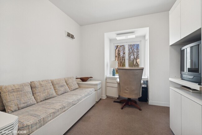 Building Photo - 155 S Deere Park Dr