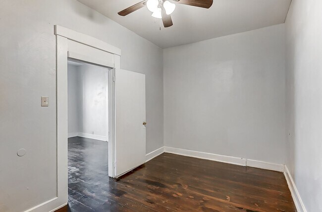 Building Photo - Three Bedroom In Dayton With Off Street Parking!