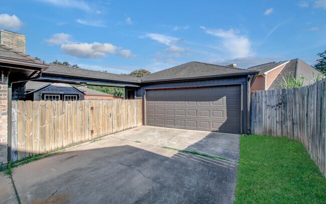 Building Photo - 2707 Planters St