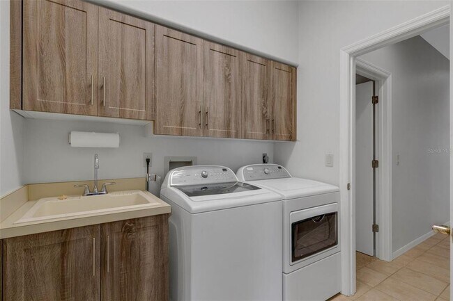 Building Photo - 4044 Penshurst Park