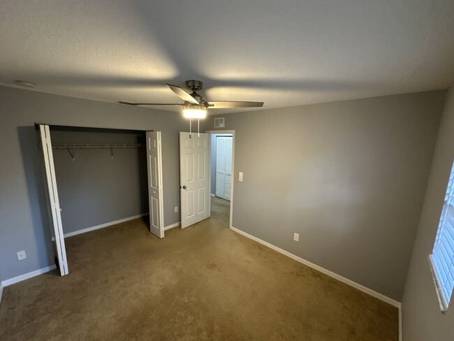 Building Photo - 11120 Silver Fern Way