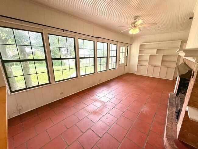 Building Photo - Historic Charm Near Woodlawn Lake! 3 Bed, 2 Bath Home with Hardwood Floors